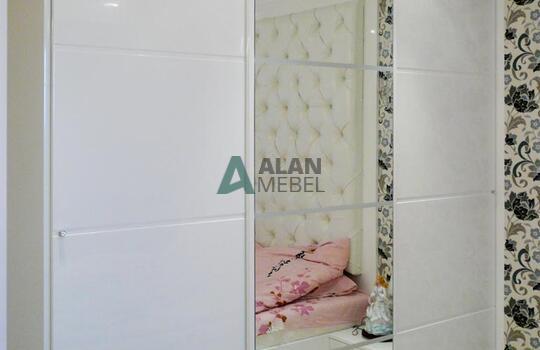 Корпусный шкаф-купе в спальню