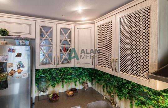 Классическая угловая кухня из дубового шпона 