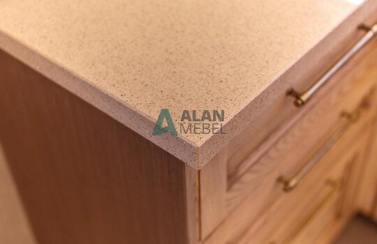 купить угловую кухню с фасадами из массива ясеня бежевого цвета в Минске 