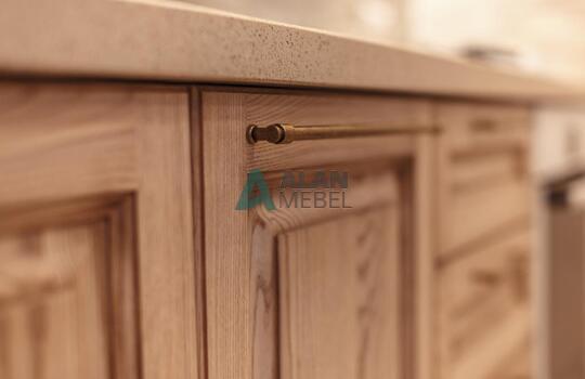 купить угловую кухню с фасадами из массива ясеня бежевого цвета в Минске 