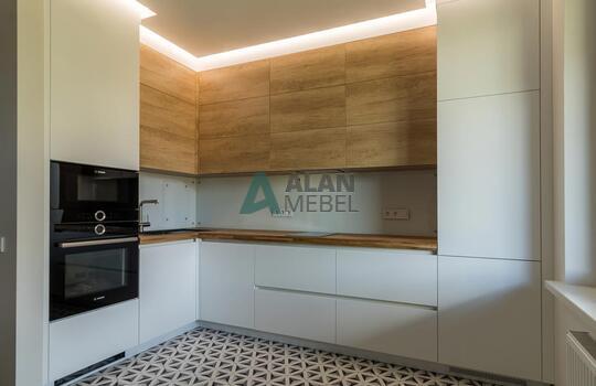 Современная угловая кухня до потолка 