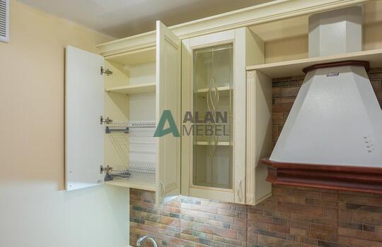 прямая кухня из пленочного МДФ бежевого цвета с рамозными фасадами на заказ в Минске 