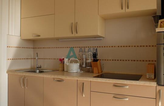 маленькая светлая прямая кухня из пластика с ручками по выгодной цене 