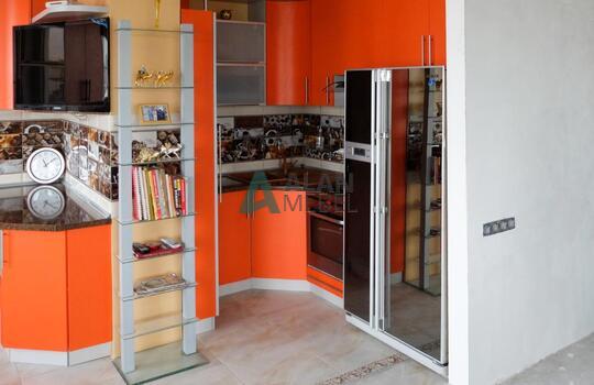 Кухня с гнутыми фасадами 10 