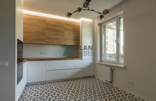 Современная угловая кухня до потолка 