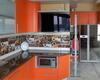 большая Г-образная кухня оранжевого цвета с темной столешницей под заказ по индивидуальным размерам