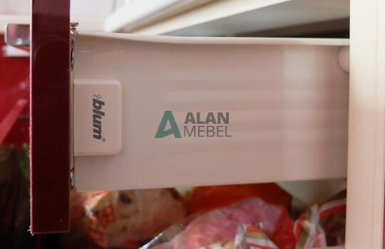 бордовая угловая кухня из пластика по индивидуальному размеру 