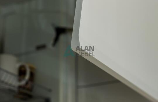 Современная угловая кухня с барной стойкой 