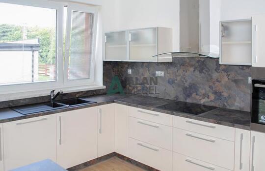 Кухня под окно 8 