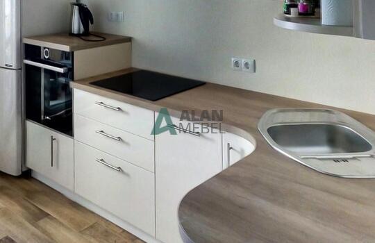 Кухня с гнутыми фасадами 9 