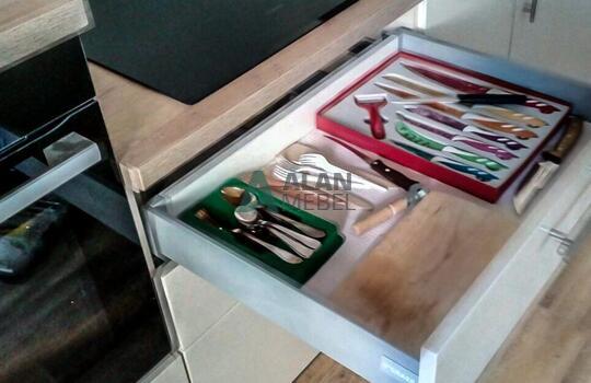 Кухня с гнутыми фасадами 9 