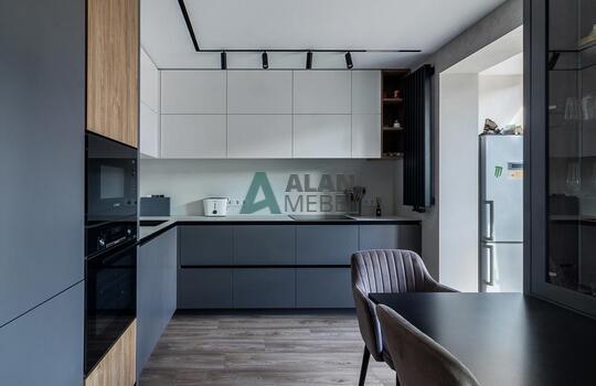 Современная угловая кухня с барной стойкой 