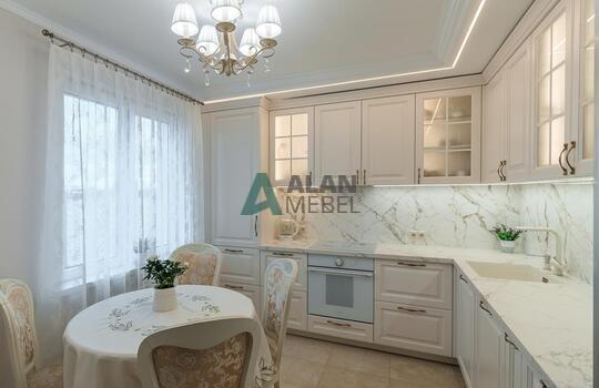 Классическая кухня из массива ясеня 