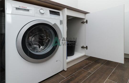 Кухня современная угловая с белым верхом и бежевым низом без ручек по индивидуальному размеру 