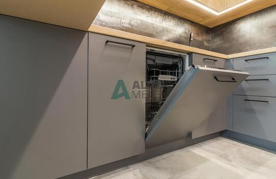 Современная угловая кухня с барной стойкой 