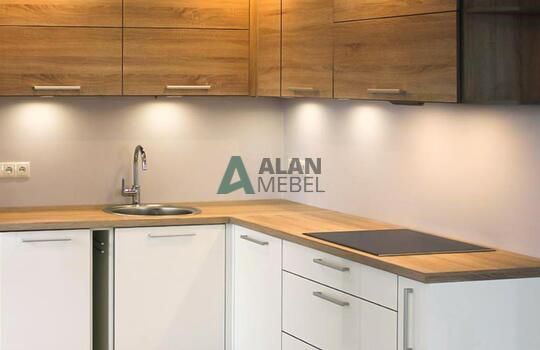 встроенная угловая кухня под дерево в светлых оттенках на заказ в минске 