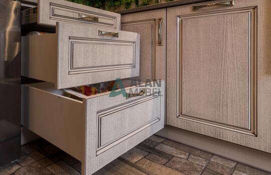 Классическая угловая кухня из дубового шпона 