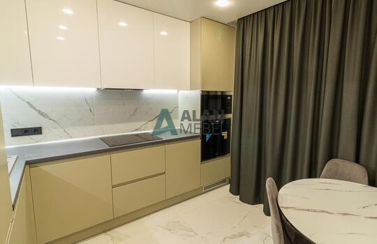 Угловая кухня без ручек со встроенной техникой 