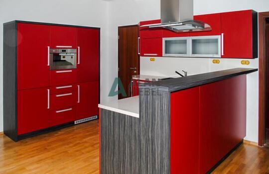 Кухня бордовая 