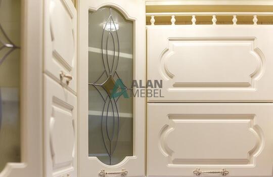 маленькая угловая кухня в классическом стиле в светлых оттенках по индивидуальному размеру 