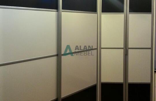 Угловой шкаф-купе для монсарды