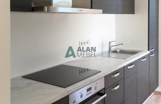прямая кухня под дерево серого цвета и белой столешницей под камень на заказ 