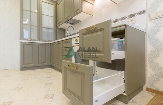 Угловая кухня из массива 10 