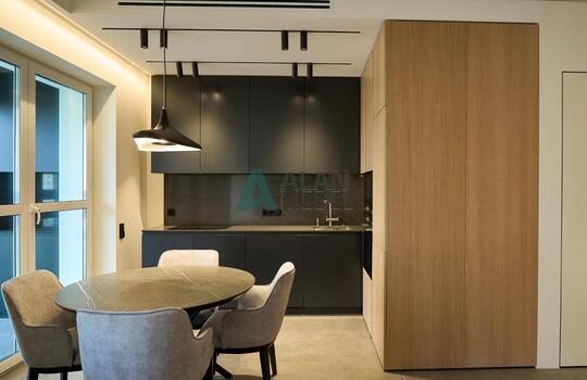 Современная кухня из шпона дуба, фасады шпон дуба и МДФ крашенный  