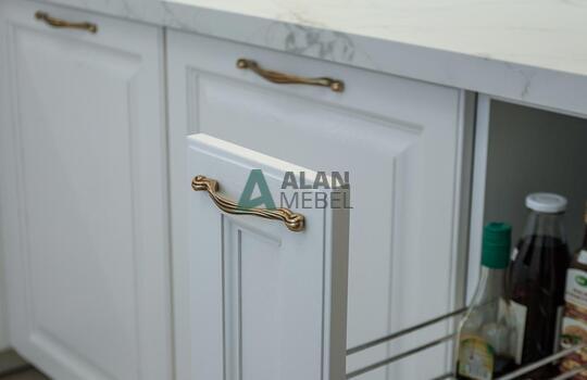 Классическая кухня из массива ясеня 