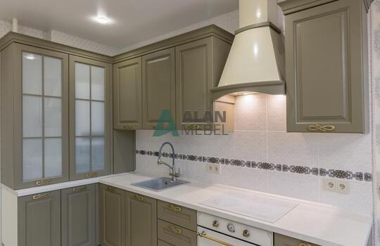 Угловая кухня из массива 10 