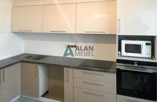 светлая кухня из пластика с ручками для маленькой кухни на заказ 