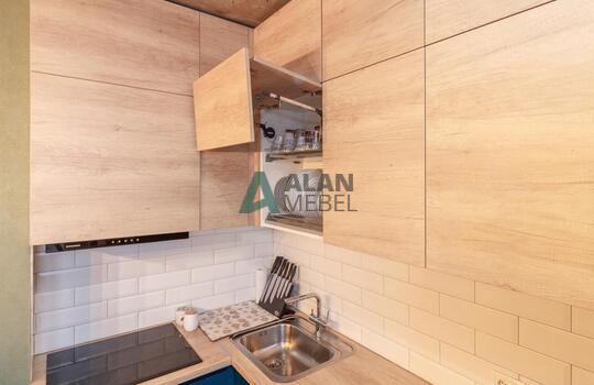 Встроенная кухня под дерево с островом в стиле лофт 