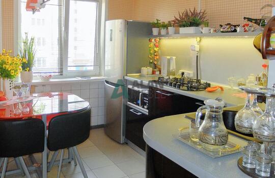 черная кухня из пластика в маленькую кухню на заказ по размерам 