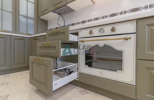 Угловая кухня из массива 10 