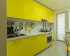 Желтая кухня без ручек со встроенной техникой 1