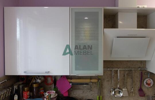 Белая угловая кухня из пластика с ручками на заказ в минске 