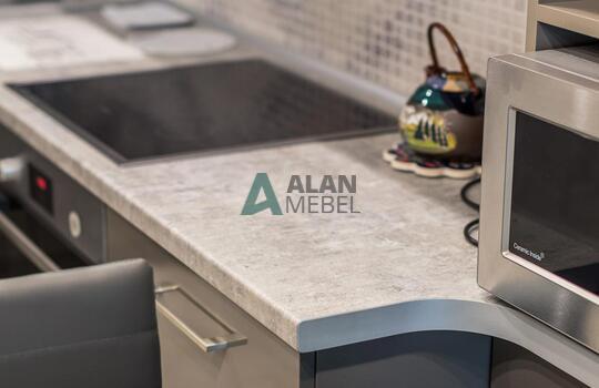 Угловая современная кухня под потолок 